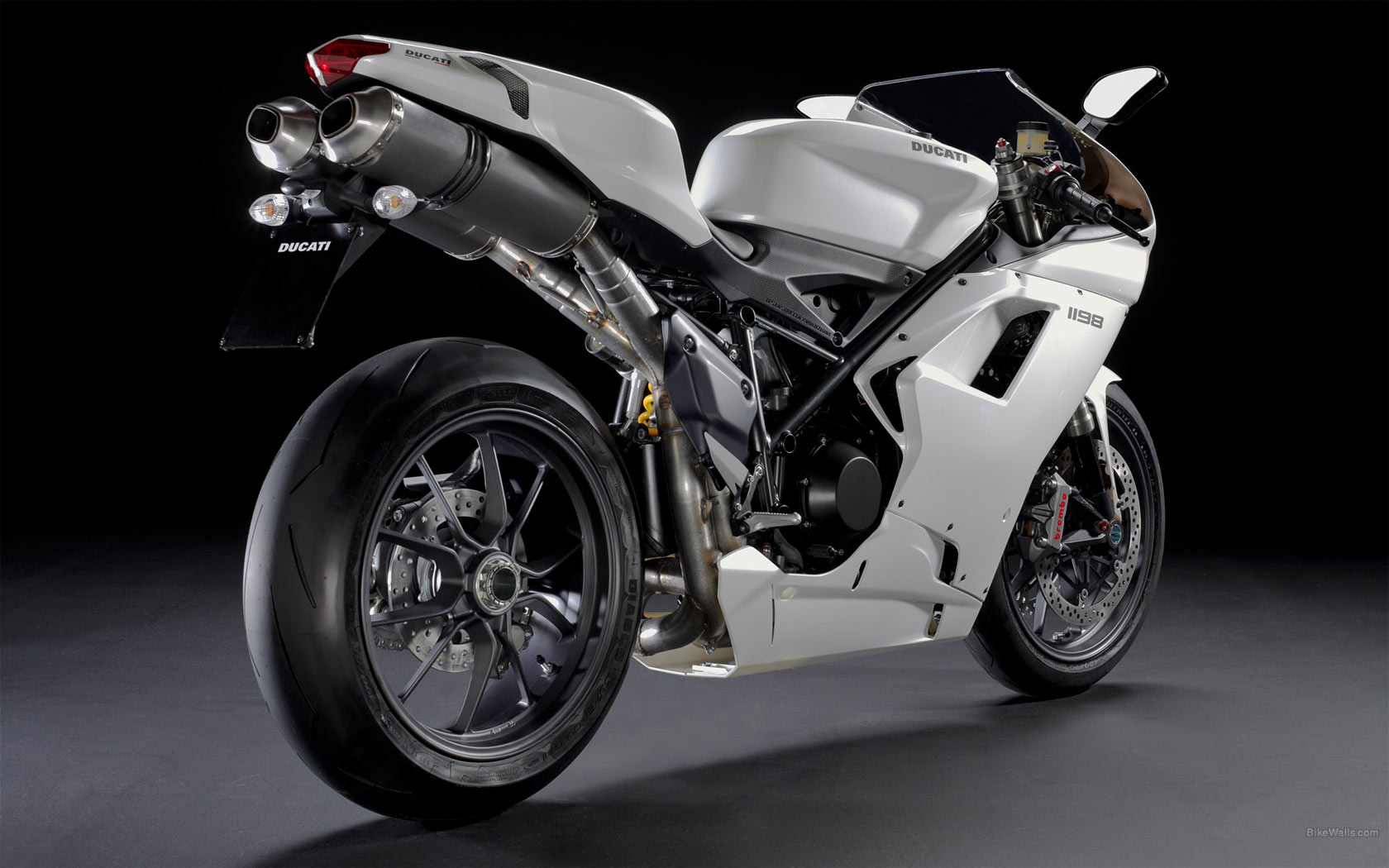 Ducati_1198x_2009_12_1680x1050.jpg